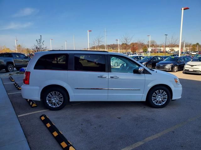 2015 Chrysler Town & Country Touring-L