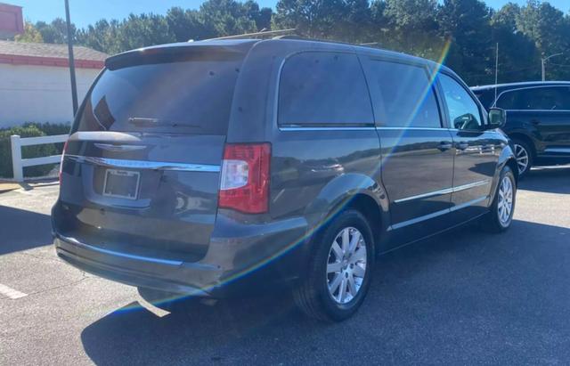 BRA Chrysler Lancia Voyager Town & Country Touring 2011