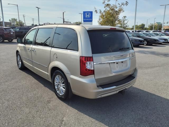 2015 Chrysler Town & Country Touring-L