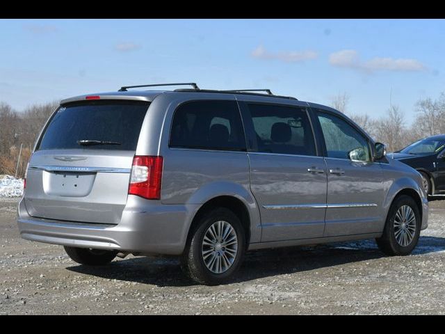 2015 Chrysler Town & Country Touring-L