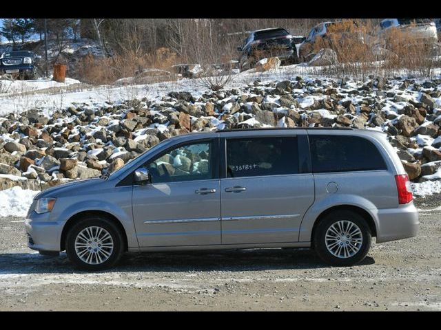 2015 Chrysler Town & Country Touring-L