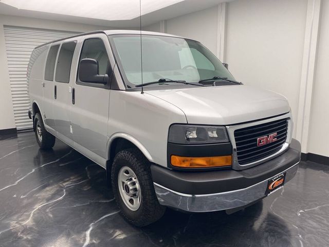 2015 GMC Savana Base