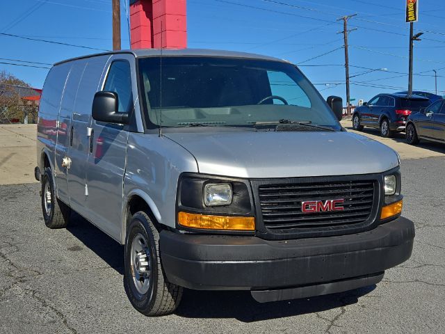 2015 GMC Savana Base