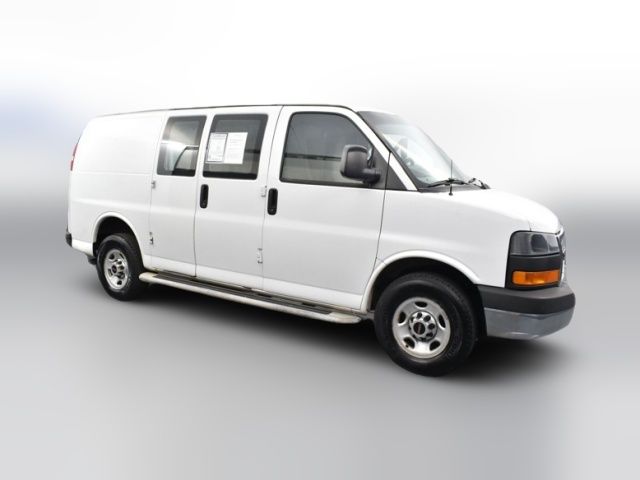 2015 GMC Savana Base
