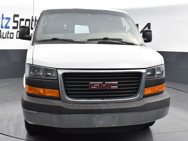 2015 GMC Savana Base