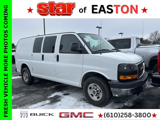 2015 GMC Savana Base