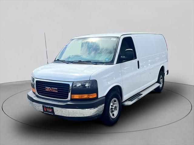 2015 GMC Savana Base