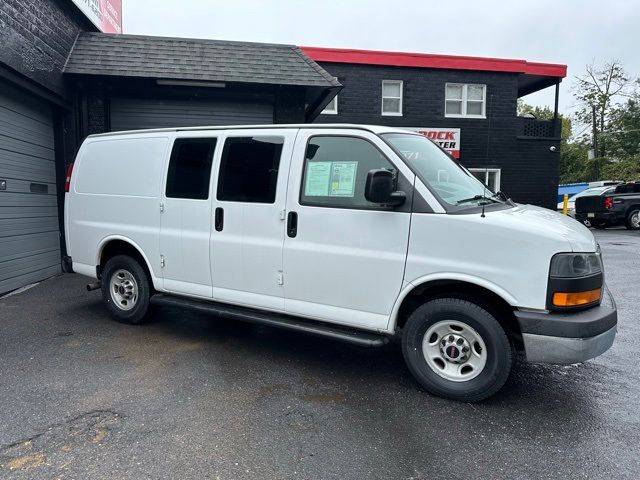 2015 GMC Savana Base