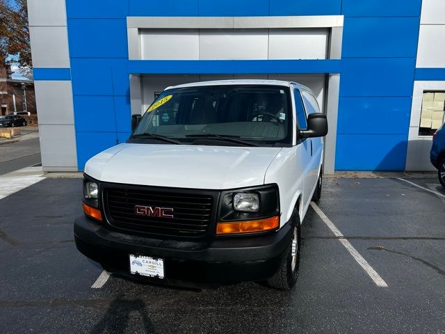 2015 GMC Savana Base