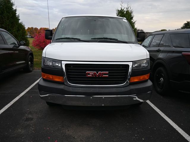 2015 GMC Savana Base