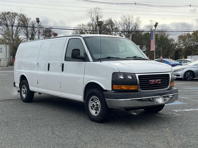 2015 GMC Savana Base