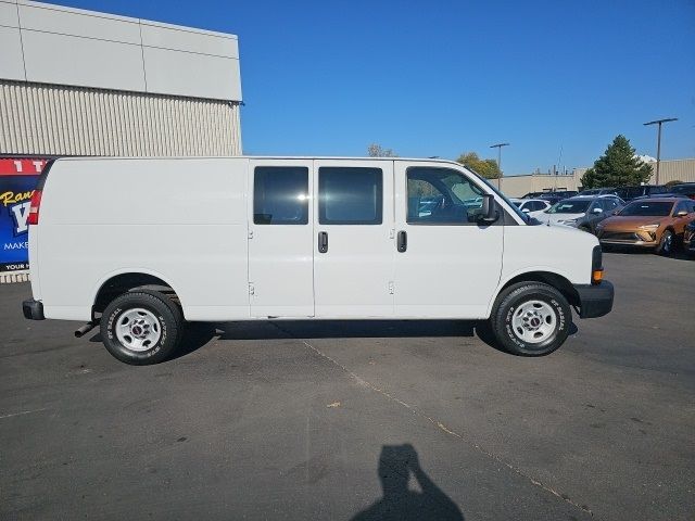 2015 GMC Savana Base