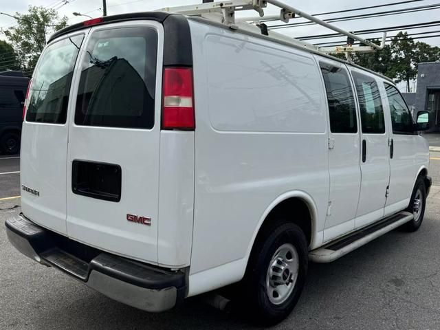 2015 GMC Savana Base