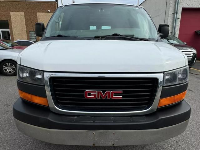 2015 GMC Savana Base