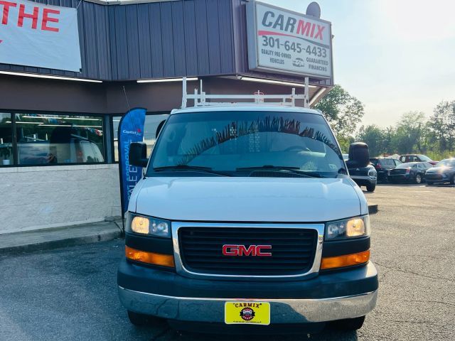 2015 GMC Savana Base