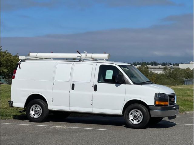 2015 GMC Savana Base