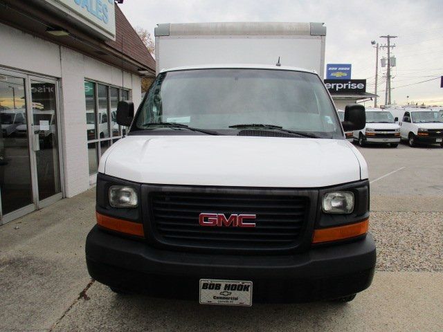 2015 GMC Savana Base