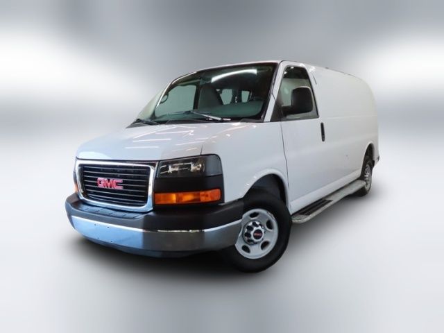 2015 GMC Savana Base