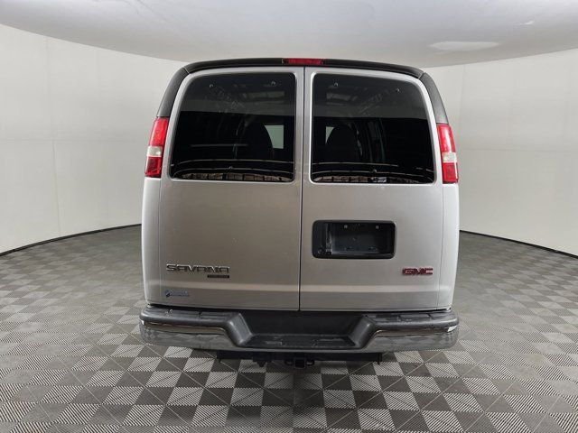 2015 GMC Savana Base