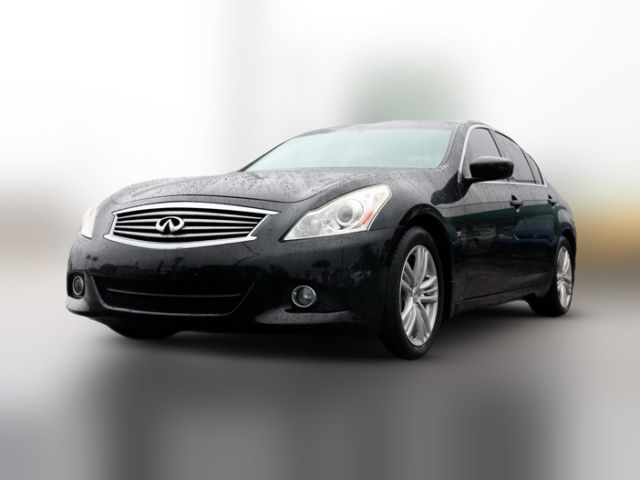 2015 INFINITI Q40 Base