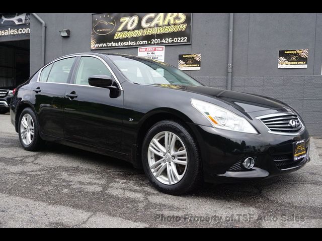 2015 INFINITI Q40 Base
