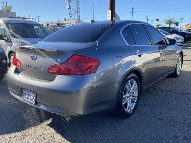 2015 INFINITI Q40 Base