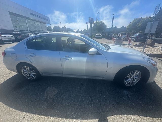 2015 INFINITI Q40 Base