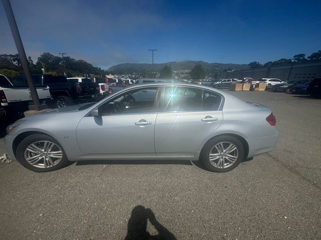 2015 INFINITI Q40 Base