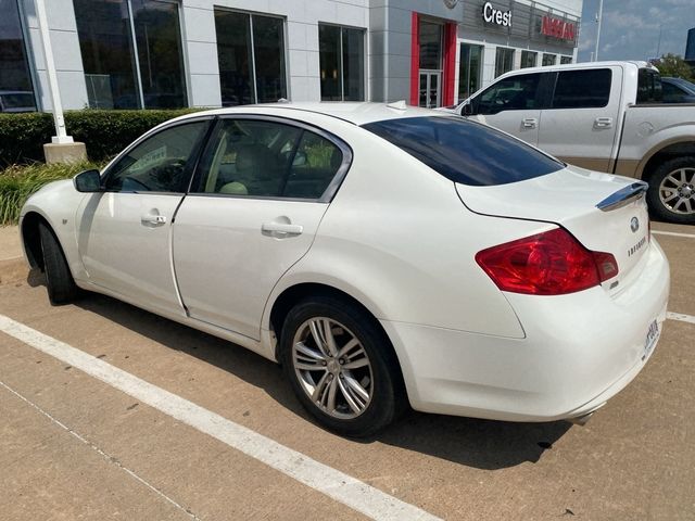 2015 INFINITI Q40 Base