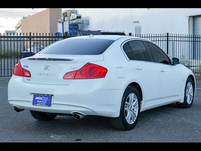 2015 INFINITI Q40 Base