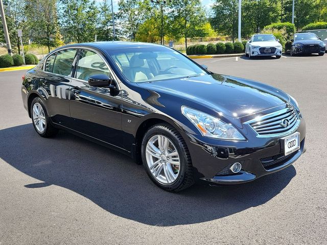 2015 INFINITI Q40 Base