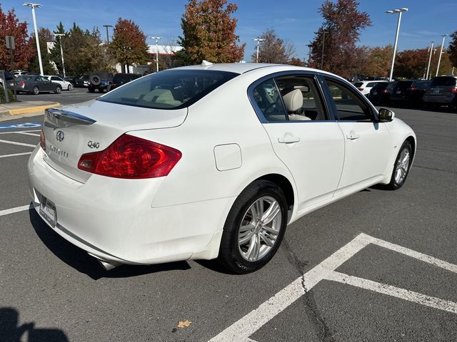 2015 INFINITI Q40 Base