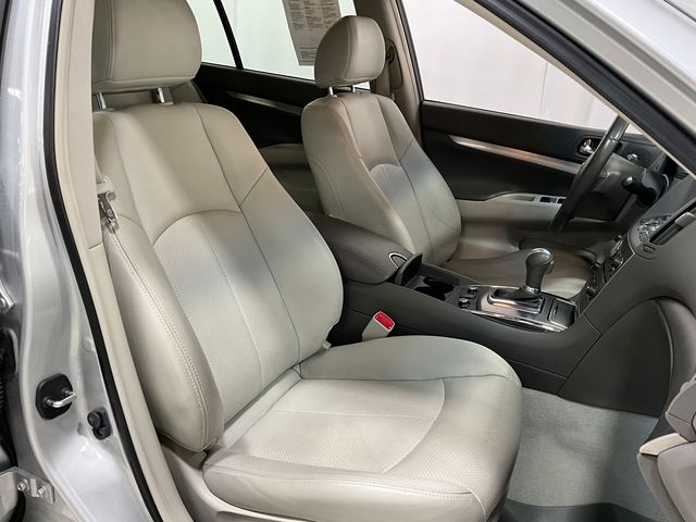2015 INFINITI Q40 Base