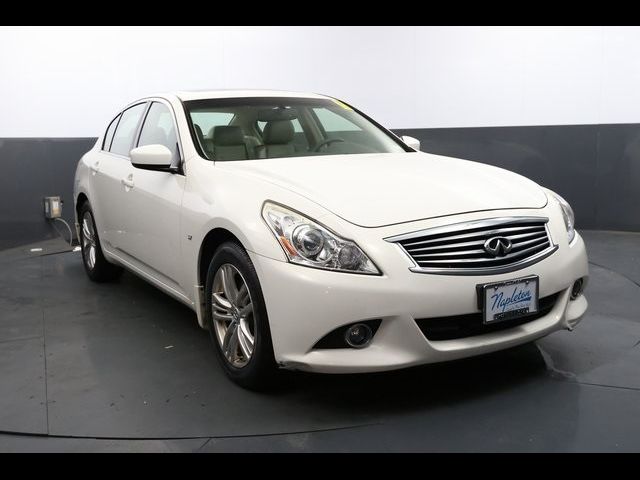 2015 INFINITI Q40 Base