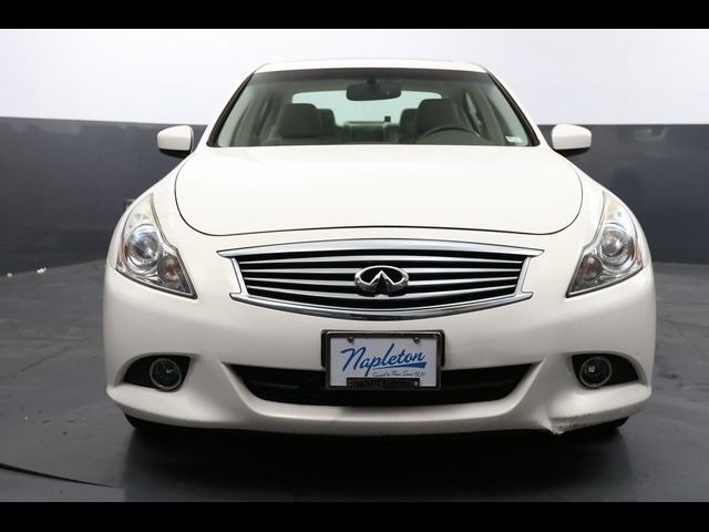 2015 INFINITI Q40 Base