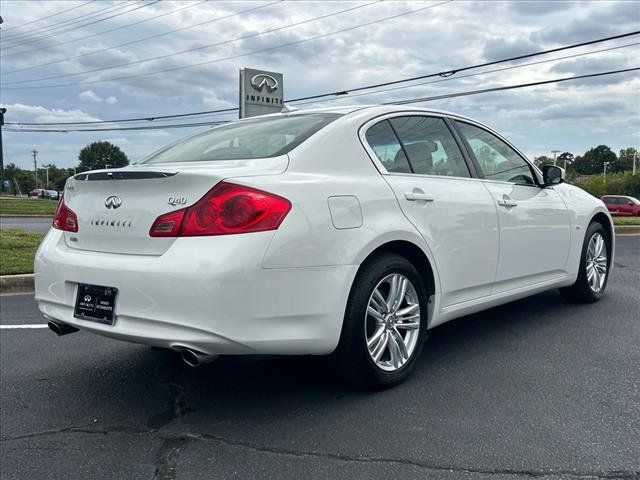 2015 INFINITI Q40 Base