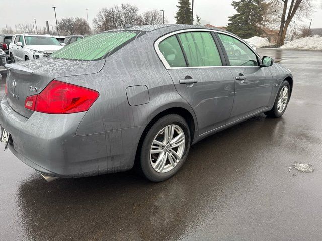 2015 INFINITI Q40 Base