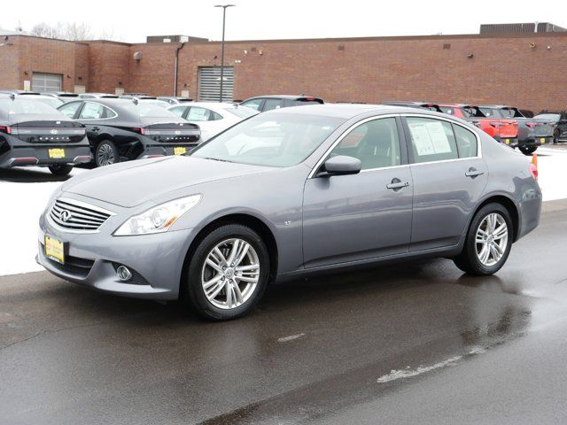 2015 INFINITI Q40 Base