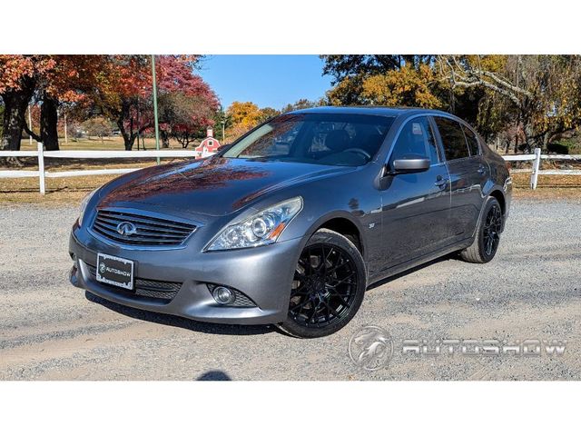 2015 INFINITI Q40 Base