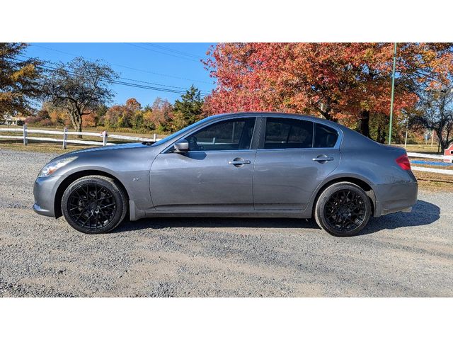 2015 INFINITI Q40 Base