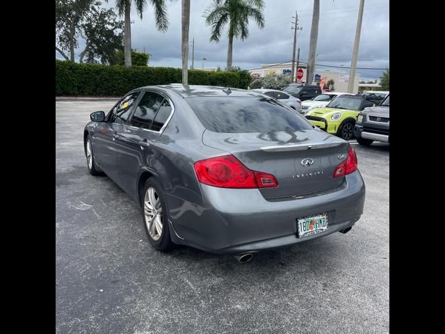 2015 INFINITI Q40 Base