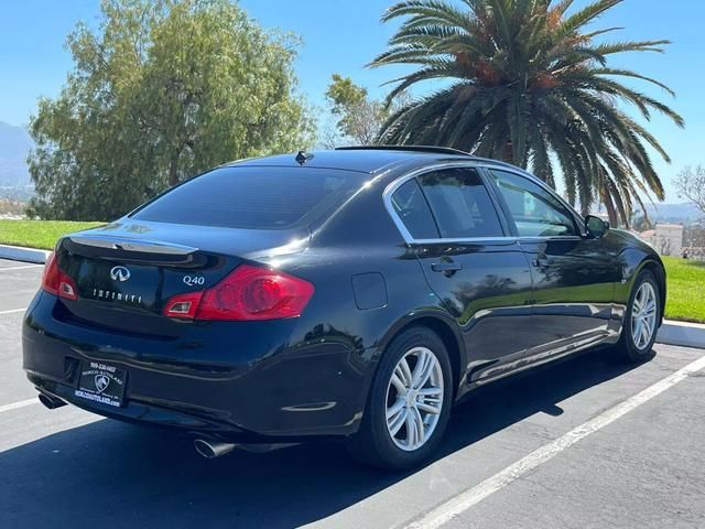 2015 INFINITI Q40 Base