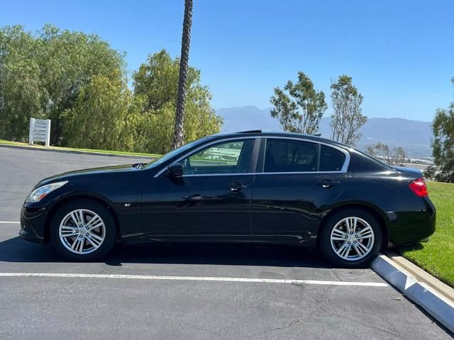 2015 INFINITI Q40 Base