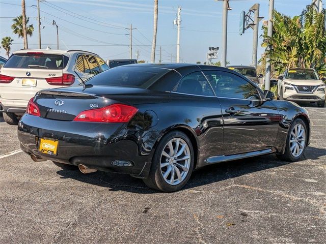 2015 INFINITI Q60 Base