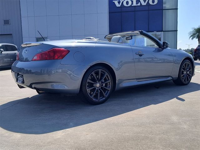 2015 INFINITI Q60 Base