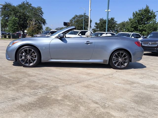 2015 INFINITI Q60 Base