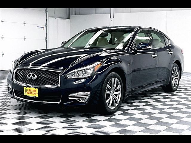 2015 INFINITI Q70 Base