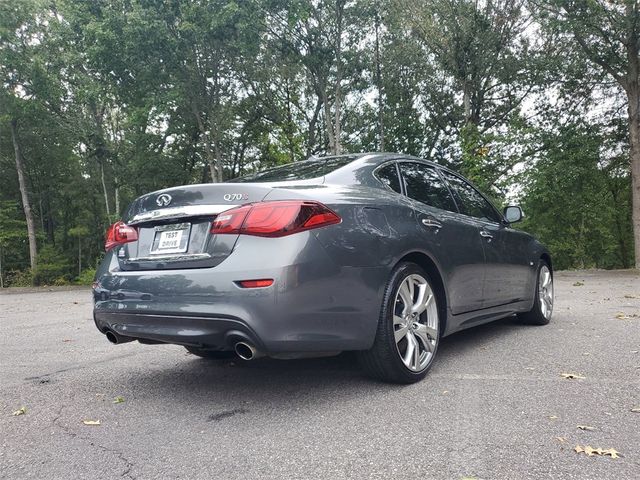 2015 INFINITI Q70 Base