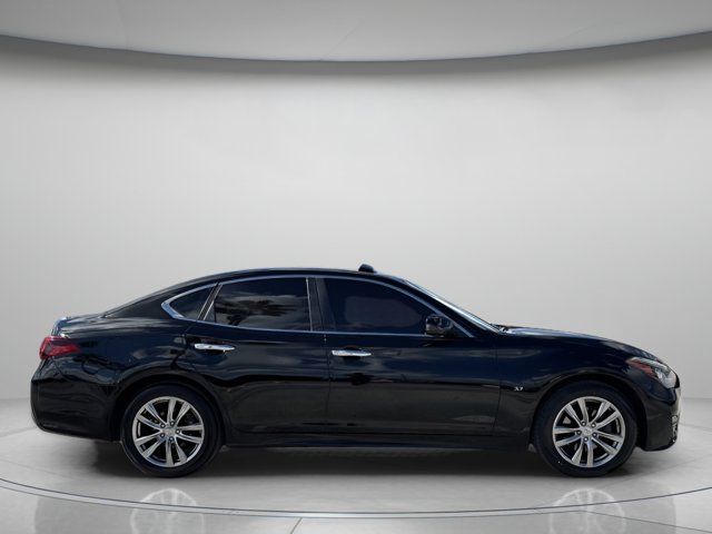 2015 INFINITI Q70 Base