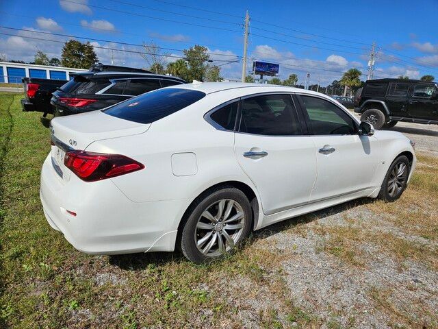 2015 INFINITI Q70 Base